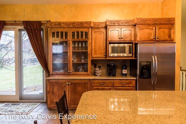 Building Photo - 2808 S Saint Charles Ln