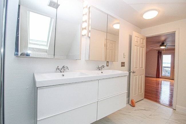 Building Photo - 1421 Grand Ave