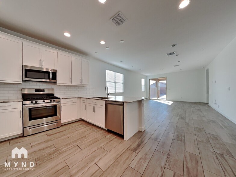 Building Photo - 19353 W Elm St