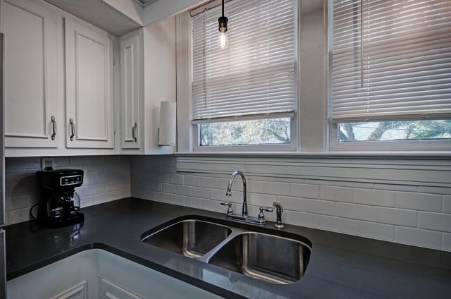 Building Photo - 209 W Leake St