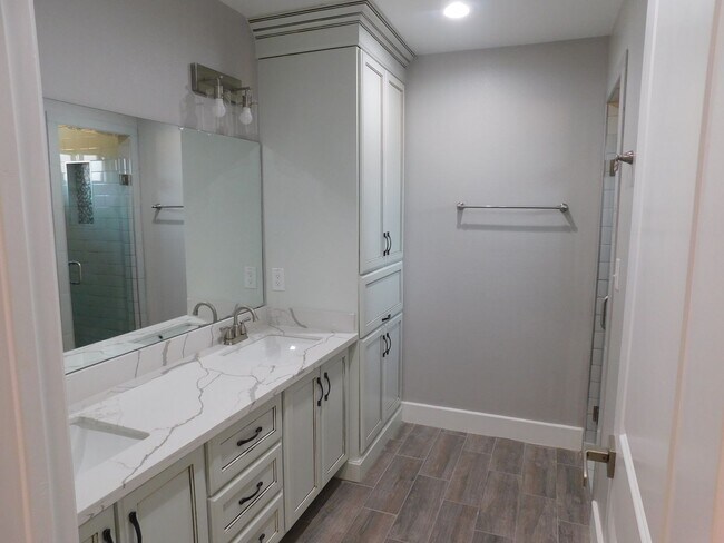 Building Photo - 2023 Beautiful 3 bedroom 2 bath