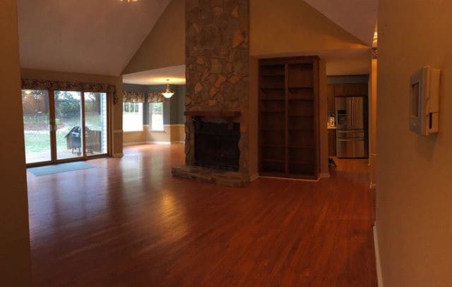 Building Photo - 210 Suffolk Dr