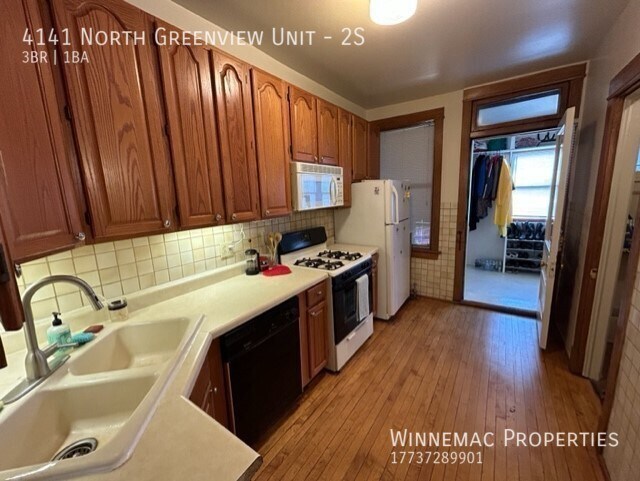 Building Photo - 4141 N Greenview Ave