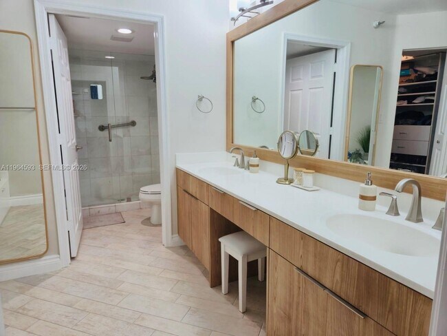 Building Photo - 3530 Mystic Pointe Dr