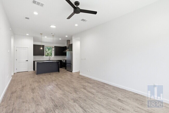 Building Photo - 505 Thelma Dr