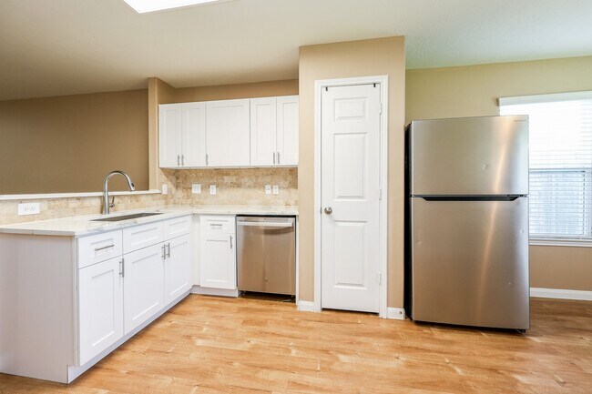 Building Photo - 6207 El Granate Dr