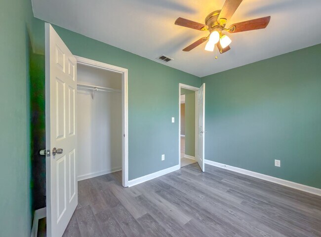 Building Photo - LOVELY & Modern NW 2/1 w/ New Flooring & Huge Privacy Fenced Yard that Inc Lawn Maintenance! Avai...