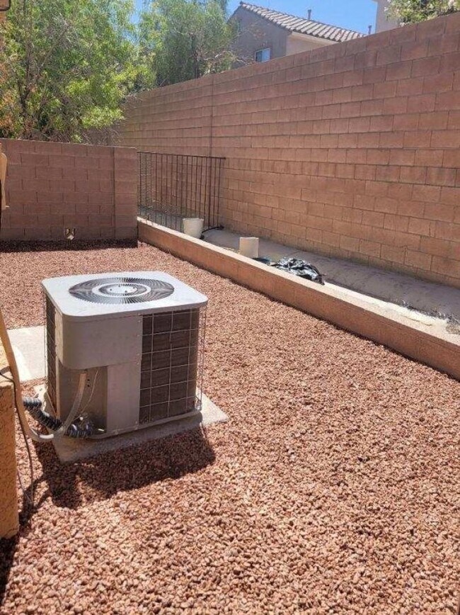 Building Photo - 9303 Gilcrease Ave