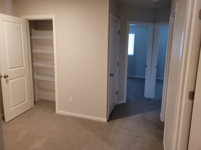 Building Photo - 1274 NW Upas Pl