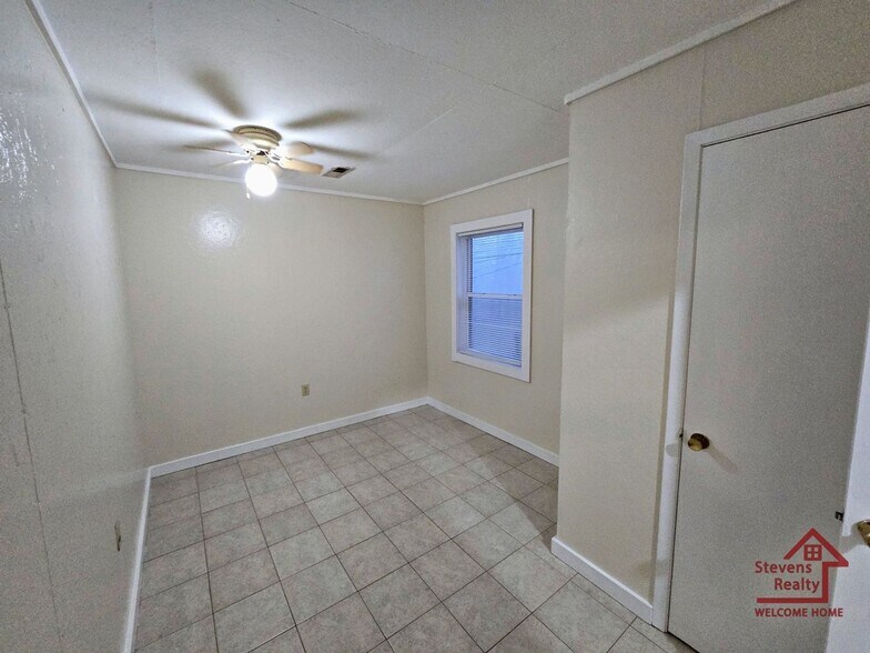 Building Photo - 620 Allie Ln