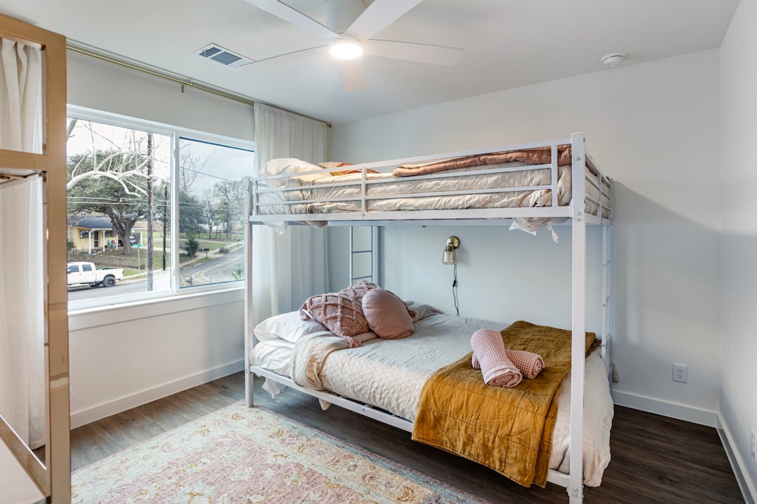 Building Photo - 1613 Berene Ave