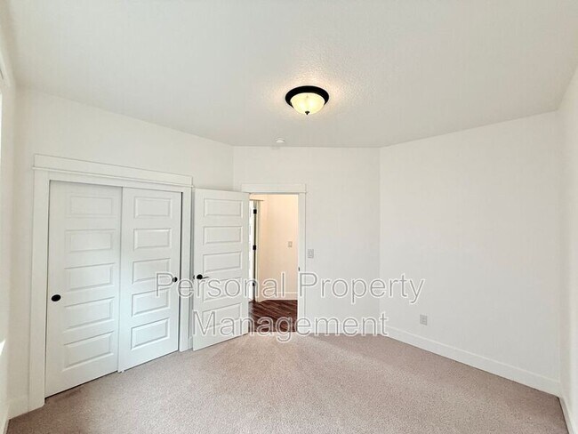 Building Photo - 5804 NE 133rd St