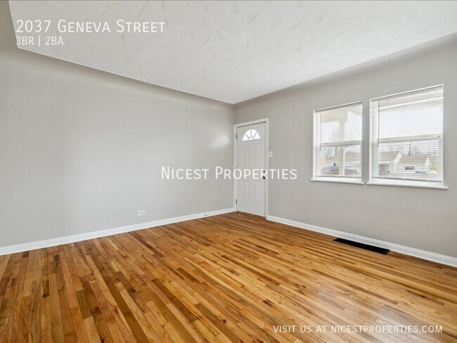 Building Photo - Gorgeous Remodeled Home near Fitzsimons/An...