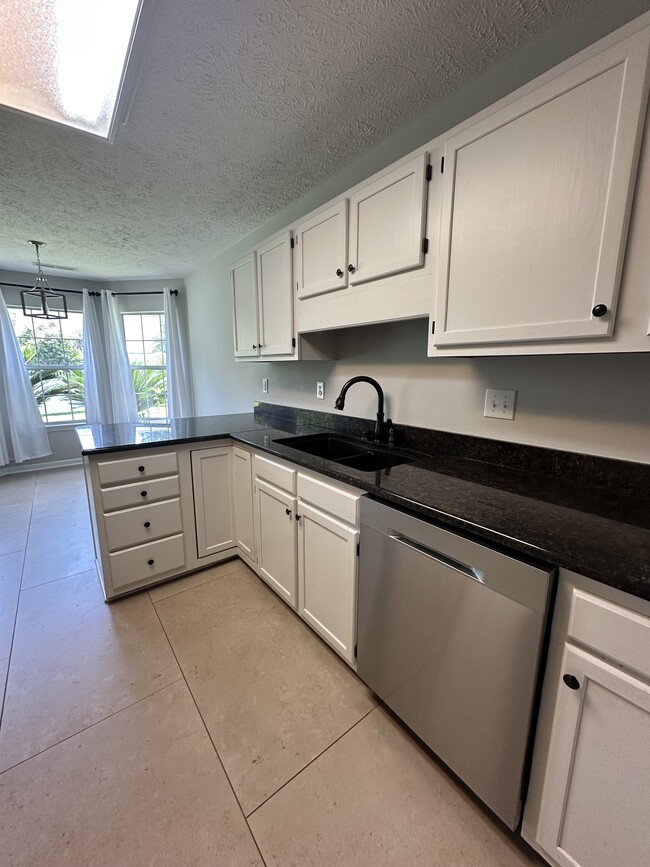 Kitchen - 396 Pilothouse Dr