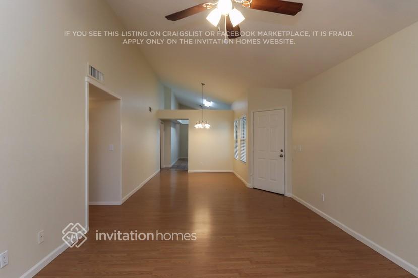 Building Photo - 1311 W Straford Dr