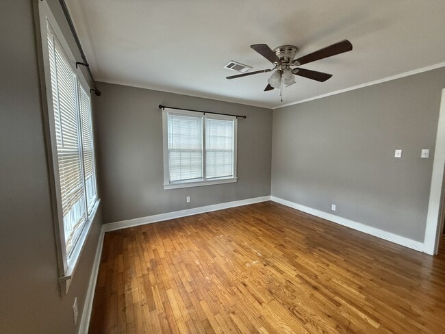 Building Photo - 405 Henderson St