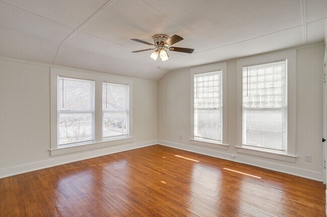 Building Photo - Large Newly Remodeled Home in Historic Fairmont- 4 Bedroom, 2 Bath- 76104