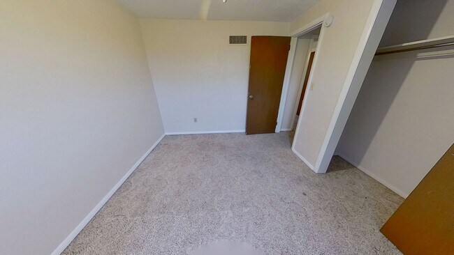 Building Photo - 139 Oak Manor Dr