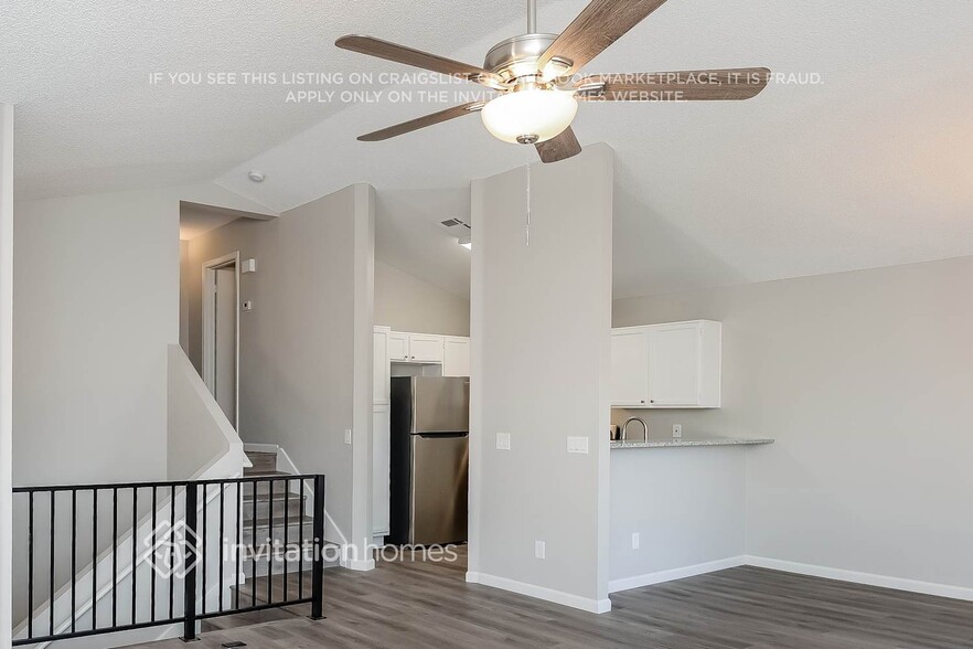 Building Photo - 921 S Val Vista Dr