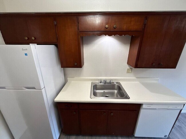 Building Photo - 3802 Iberis St NE