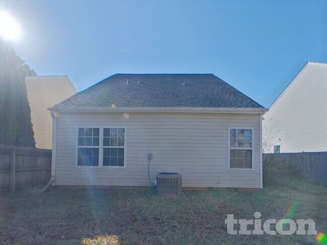 Building Photo - 1960 Lexington Ln