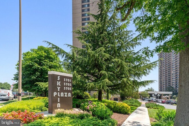 Building Photo - 3701 S George Mason Dr