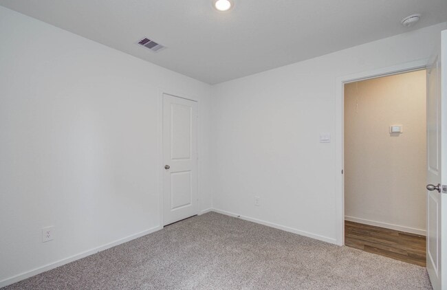 Building Photo - 3012 Dylan Skyland Dr