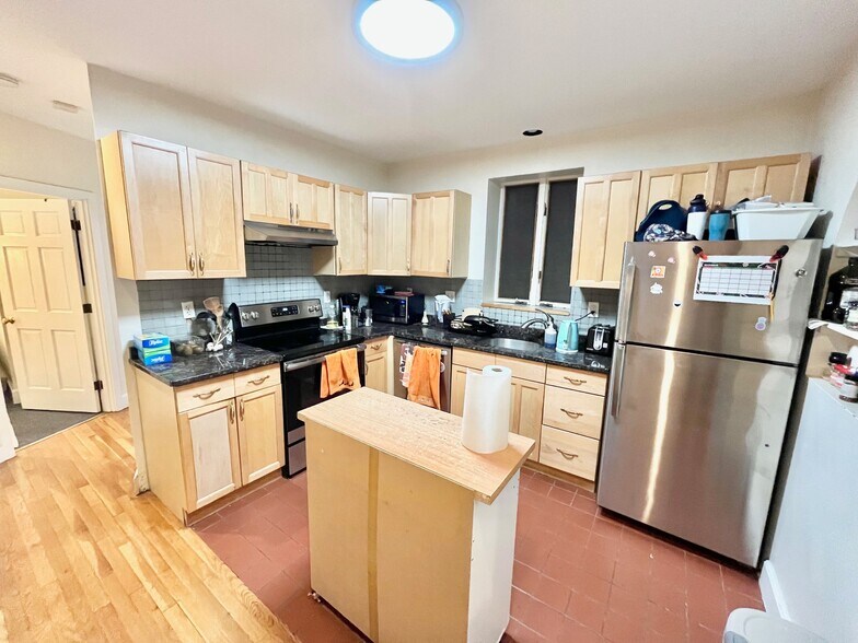 Building Photo - 616 Columbus Ave