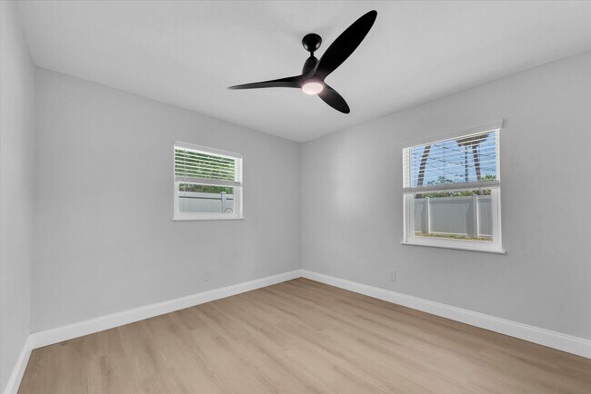 Building Photo - 3009 W Binnicker Ave