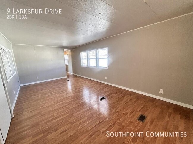 Building Photo - 9 Larkspur Dr