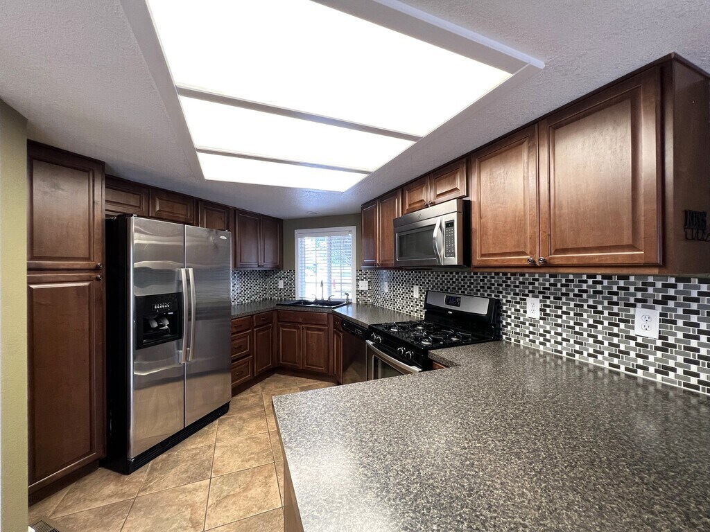 Building Photo - 3098 S Cadet Ln