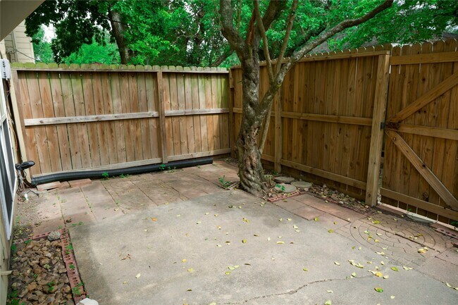 Building Photo - 14209 Briarsage Ct