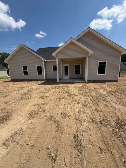 Building Photo - 407 Creeks Edge Dr