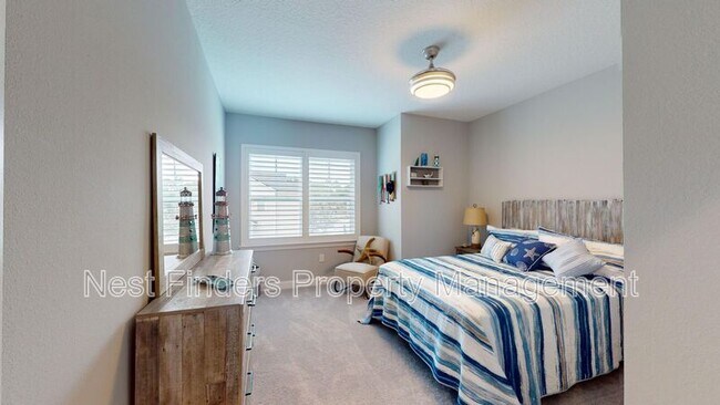 Building Photo - 33 Ficus Ln