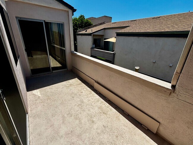 Building Photo - 1 Bed/1 Bath Condo With Bonus Room