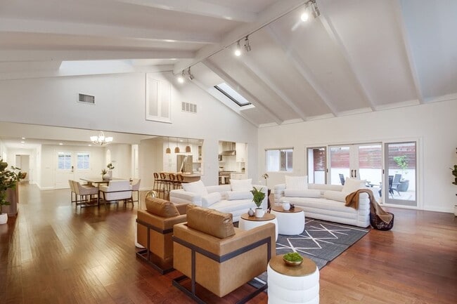 Building Photo - Beautiful house in heart of Point Loma