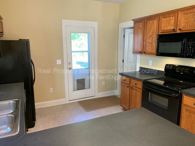 Building Photo - 10813 Cokesbury Ln