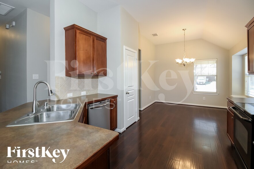 Building Photo - 2341 Aurora Dr