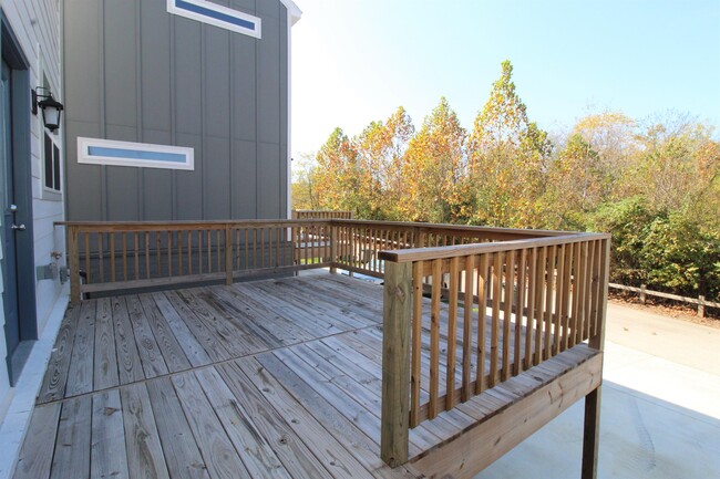 Building Photo - 2047 S Florida Way