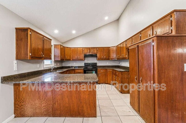 Building Photo - 525 NE Karapat Dr