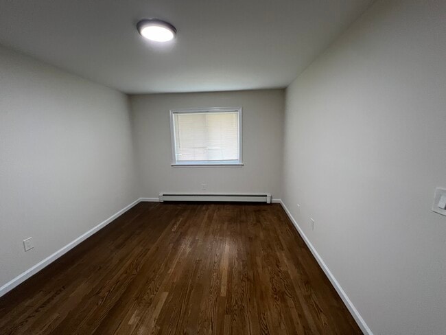 Building Photo - 18 Waldron Ave