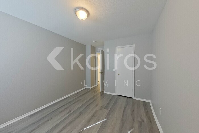 Building Photo - 2720 Edgemere Dr