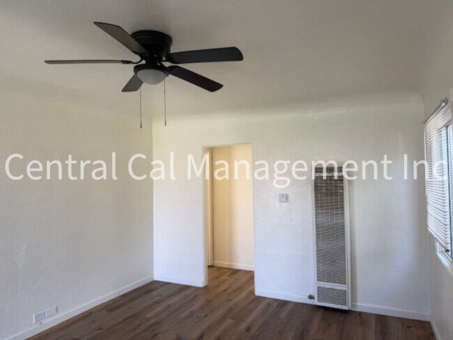 Building Photo - 517-521 Sycamore Ave