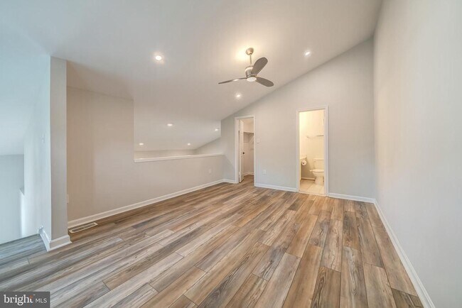 Building Photo - 10038 Oakton Terrace Rd