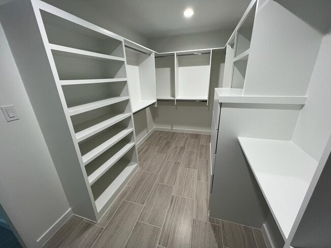 Building Photo - 202 Deer Path Lp