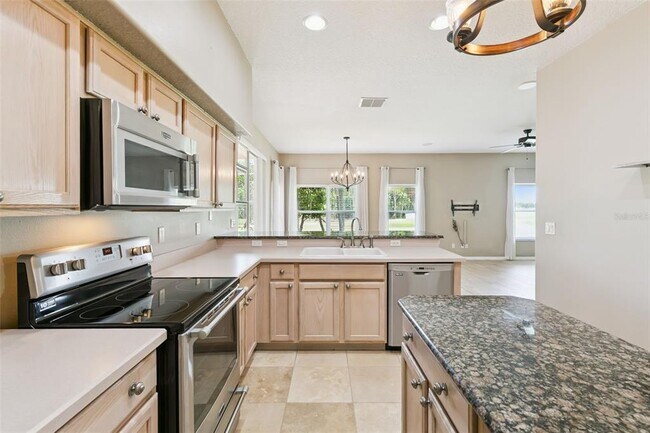 Building Photo - 237 Strathmore Cir