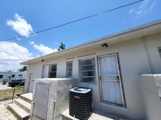 Building Photo - 642 NW 77th St