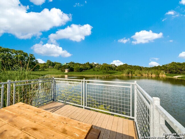 Building Photo - 5 Bedroom/3.5 Bathroom Home in the Ensenad...