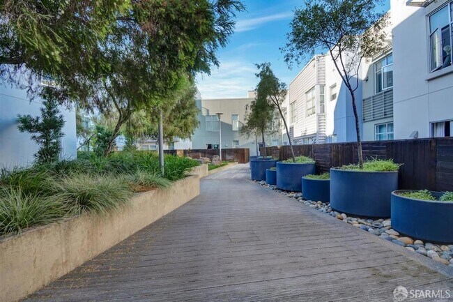 Building Photo - 451 Kansas St