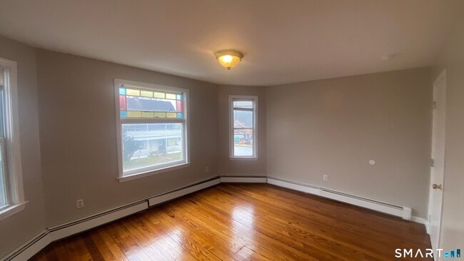 Building Photo - 82 James St